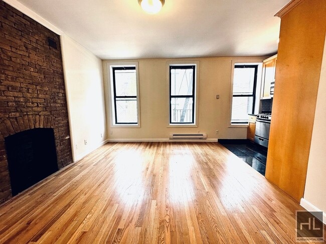 Building Photo - MOTT STREET Unit 2R