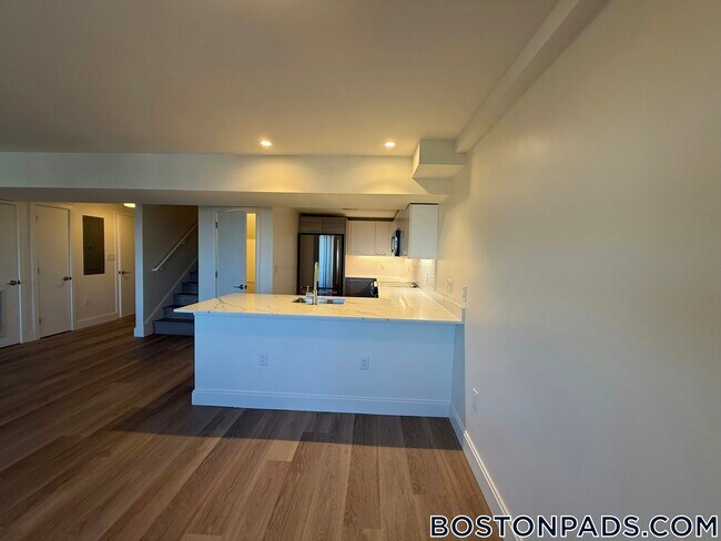 Photo - 1079 Commonwealth Ave Unidad 450