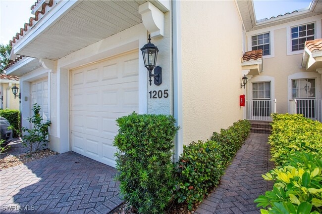 Photo - 1295 Henley St Unidad 1205