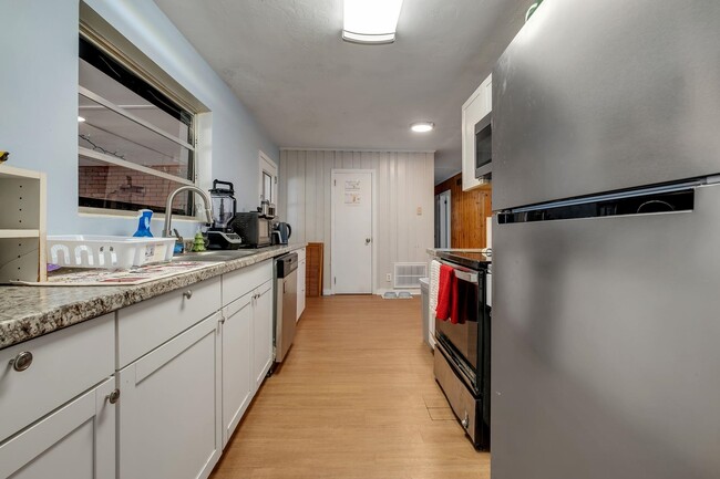 Photo - 1902 Sunset Ln