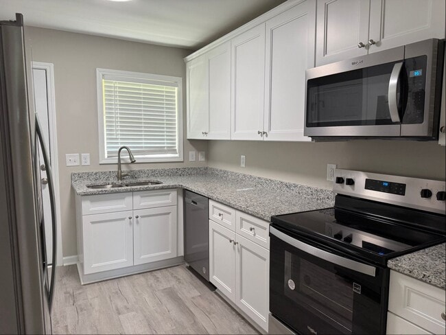 Photo - 1733 River Rd