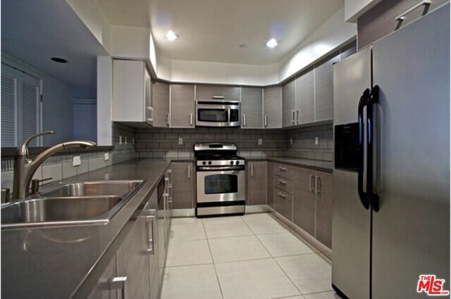 Photo - 1234 Armacost Ave Unidad 203