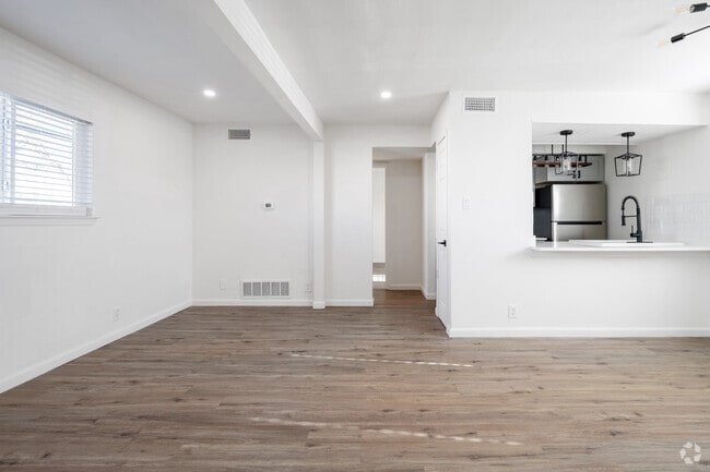 1BR, 1BA _ 724SF