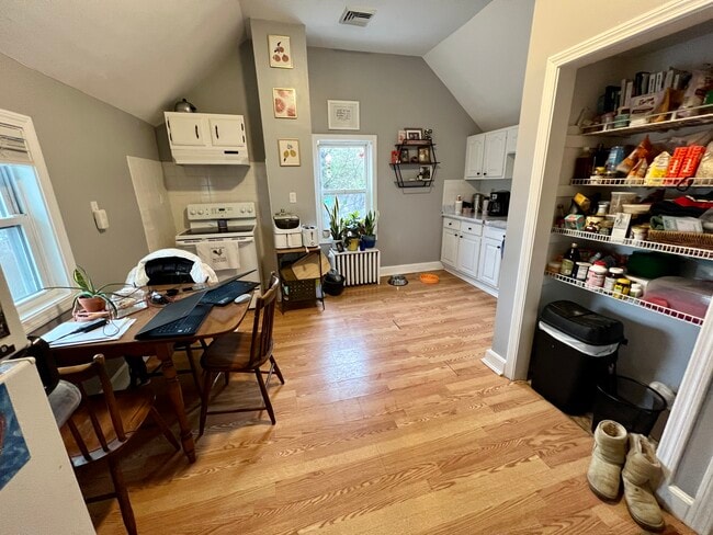 Building Photo - 117 Buttonwood St Unit 2