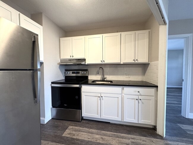 Building Photo - 625 Main St Unit 24