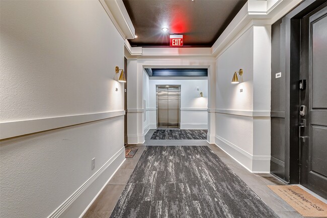 Building Photo - 1508 Blodgett St Unit 306