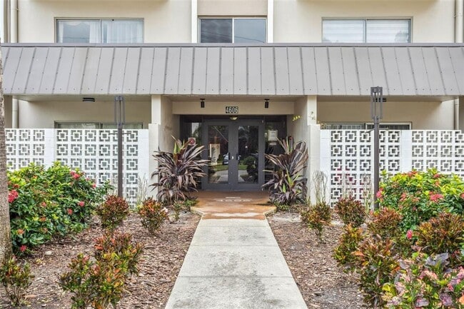 Photo - 4606 W Gray St Unit 105