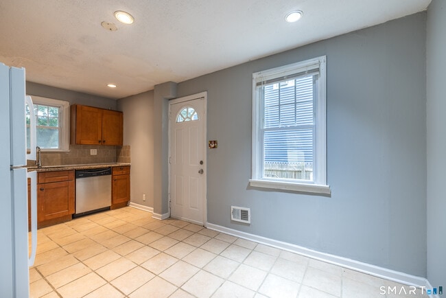166 Earl Ave