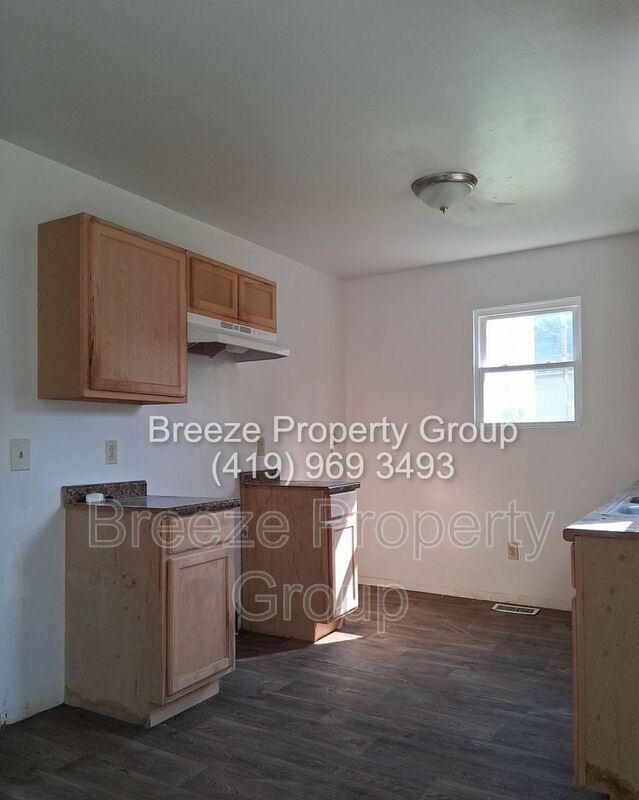 Photo - 201 W Chalmers Ave