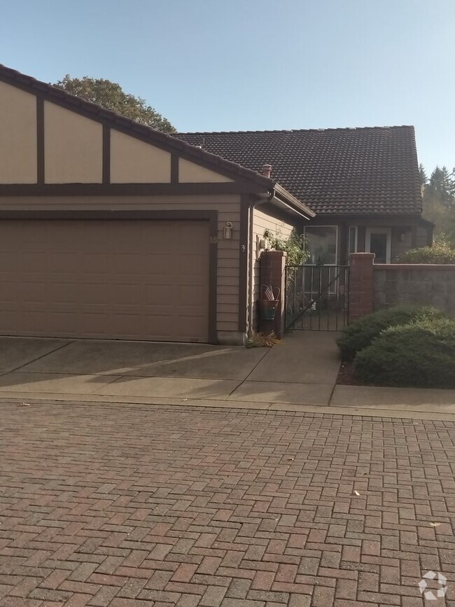 Building Photo - Furnished townhouse in NW Corvallis