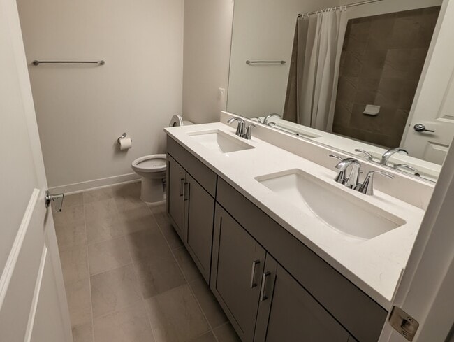 Photo - 2005 Henson Norris St