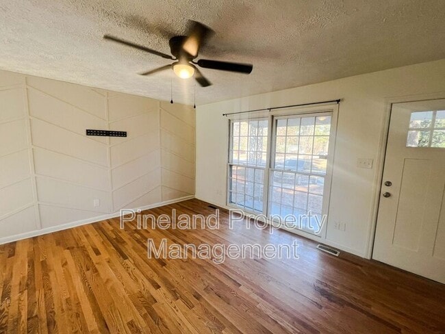 Photo - 7112 Ryan St