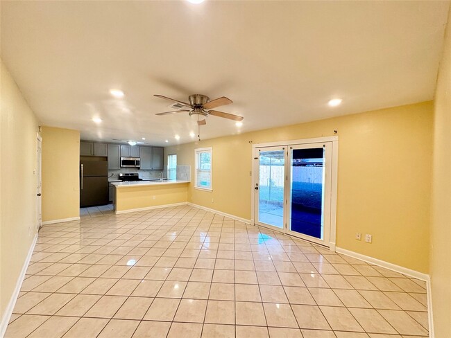 Photo - 8215 Lugary Dr