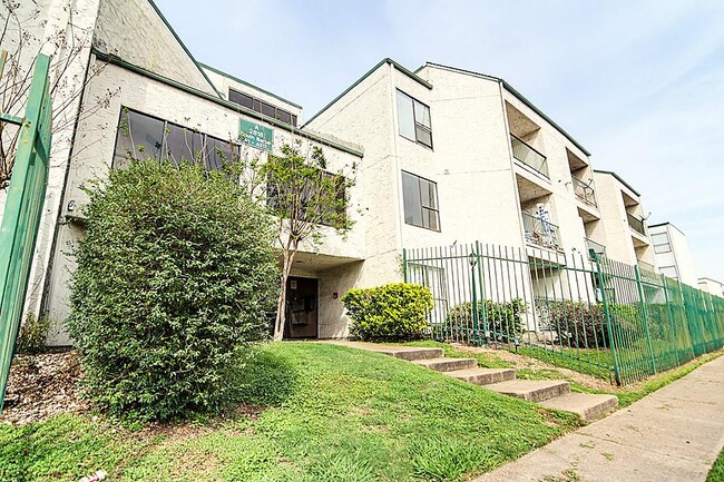 Building Photo - 2818 S Bartell Dr Unit 312
