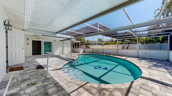 Photo - 410 Finch Dr