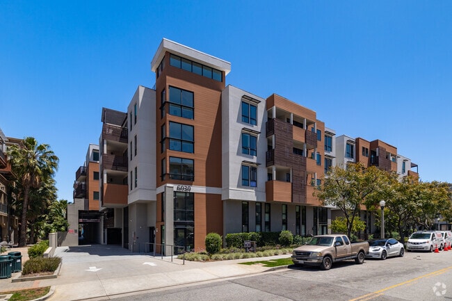 6030 Seabluff Dr - Seabluff Playa Vista Apartments