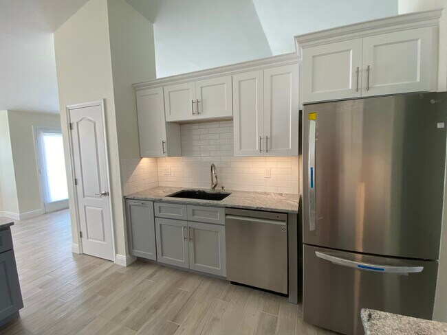 Photo - 1440 Banbury Loop North