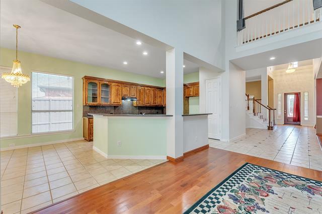 Photo - 1611 Long Prairie Ct