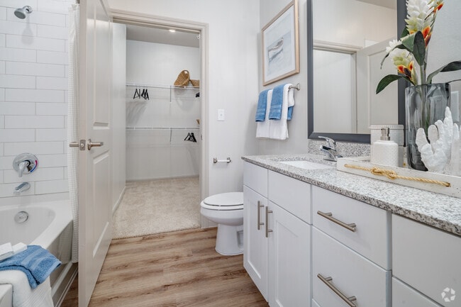 1BR, 1BA - 689SF Bathroom