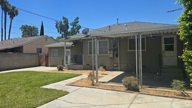 Building Photo - Single Story Home with Large Yard availabl...