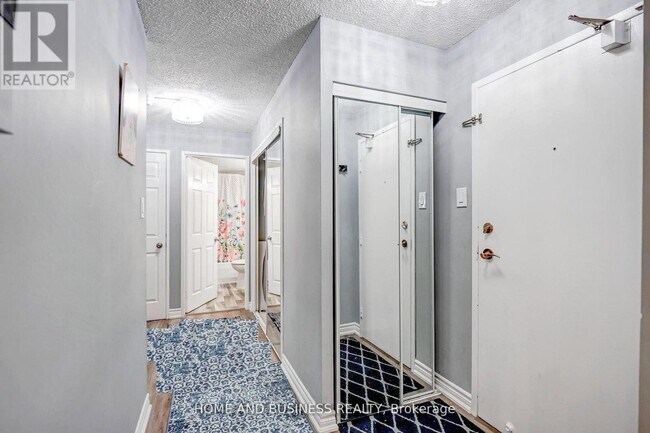 Photo - 3590 Kaneff Crescent Unité 1202