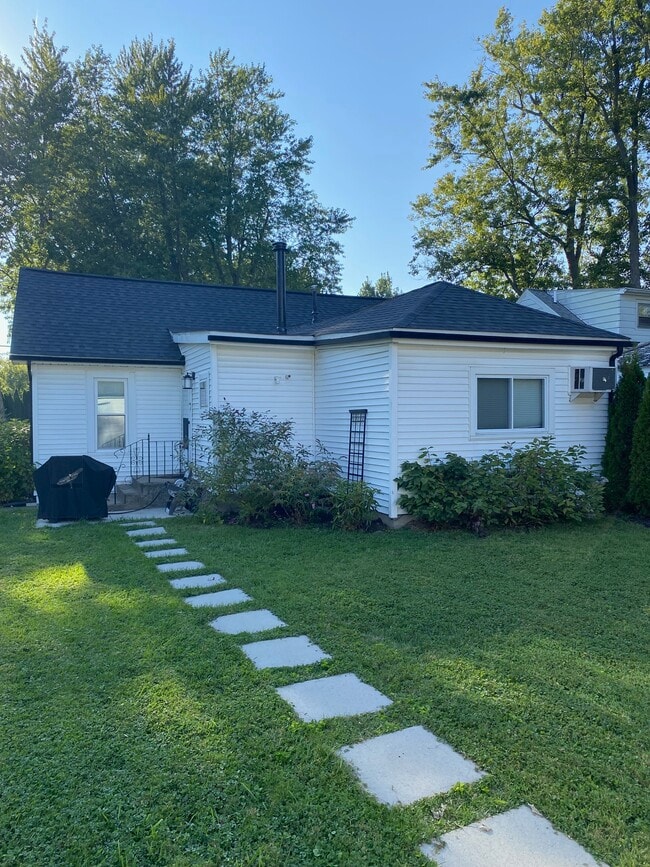 Photo - 4539 Exeter Ter