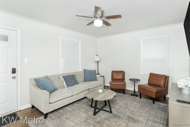 Photo - 3340 Edgeworth St