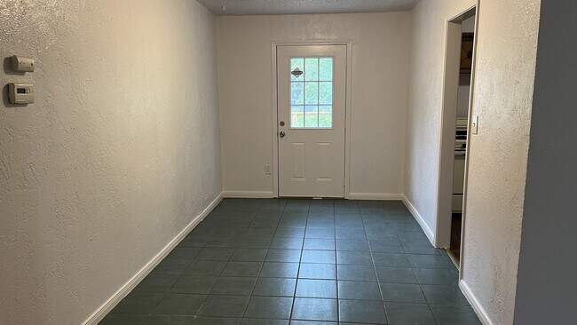 2325 McCracken Dr