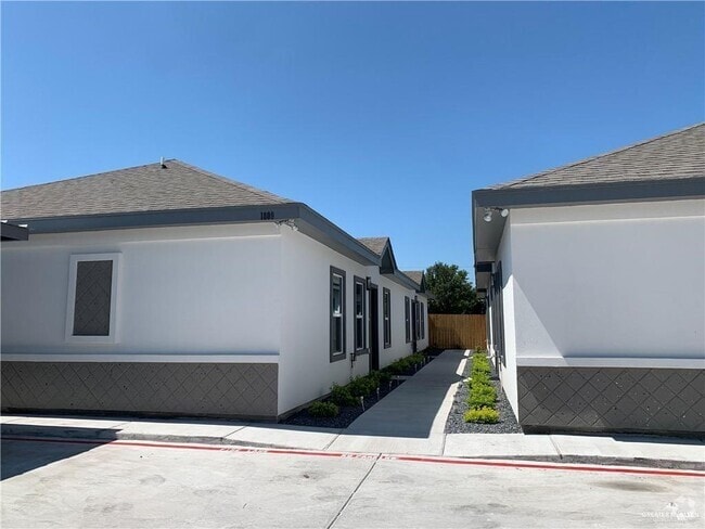 Building Photo - 1809 Ramirez St Unit 4 Rental