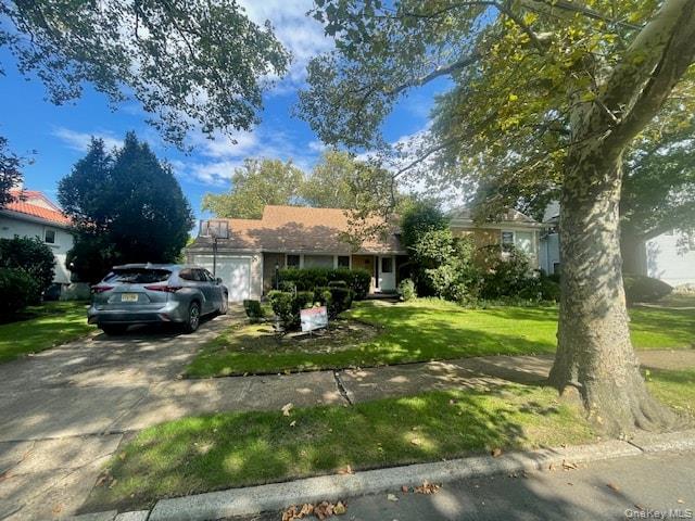 894 Lakeside Dr