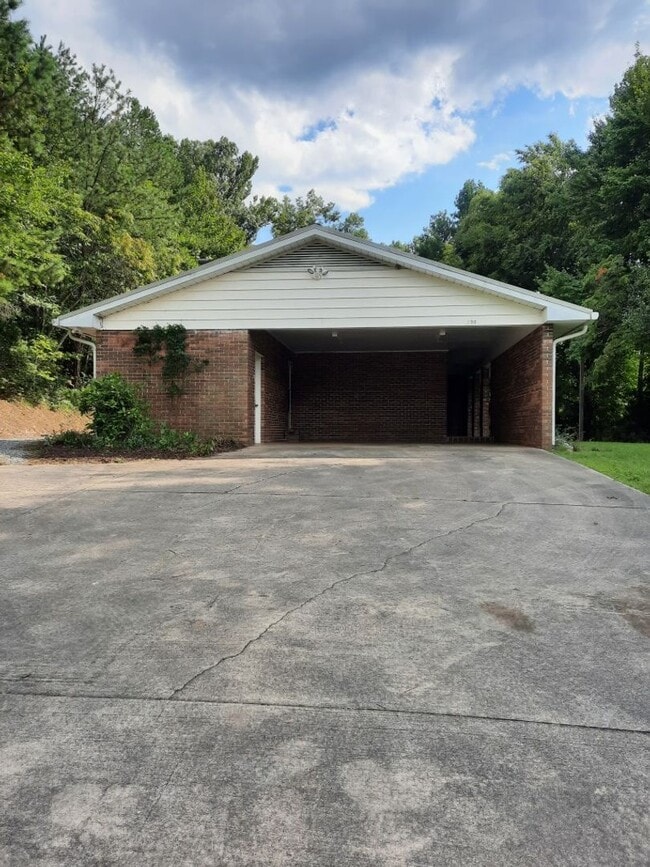 Photo - $1,780 - 3 Bedroom 1.5 Bathroom Unfurnishe...