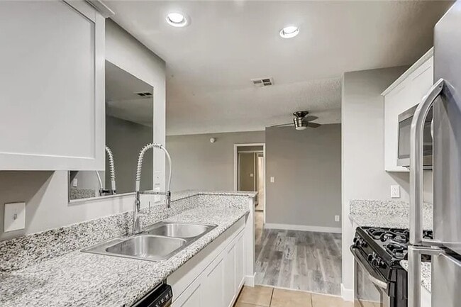 Building Photo - 2200 S Fort Apache Rd Unit 1135