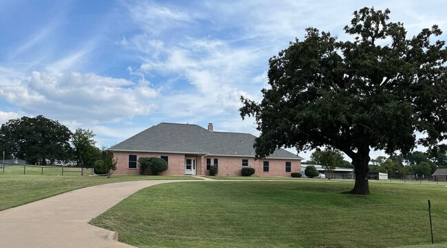 Building Photo - 4763 Red Oak Cir