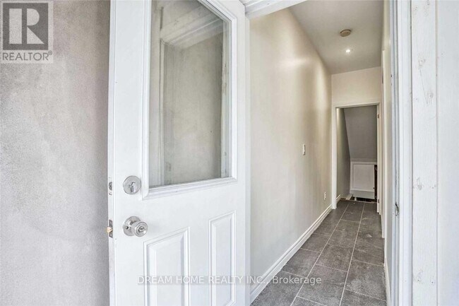Photo - 401 Crawford St