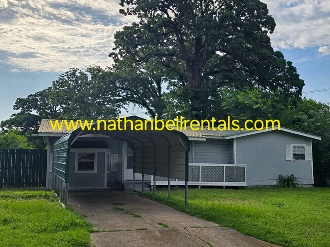 Photo - 325 17th St NE