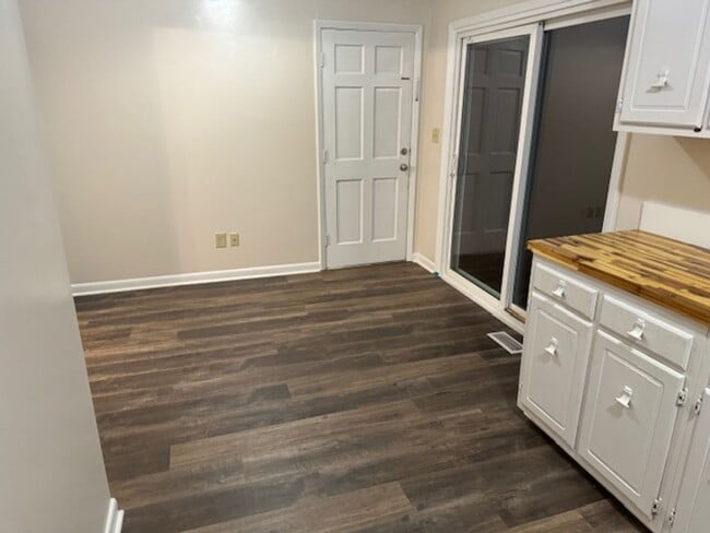 Photo - 321 Tall Pine Road