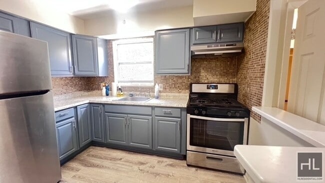 Building Photo - NEWLY RENOVATED 2 BEDROOM/2 FULL BATHROOMS... Unit 2 Rental