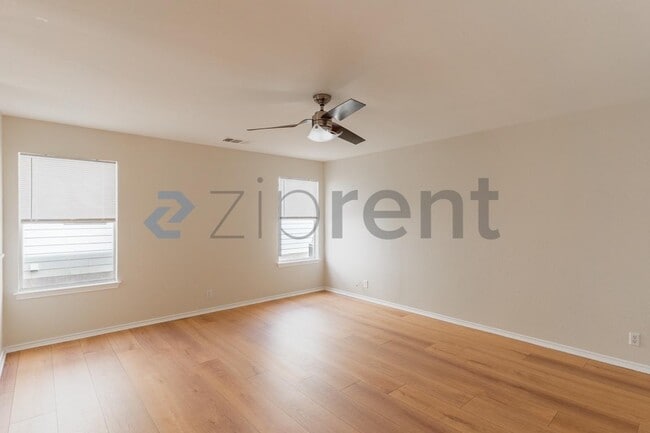 Photo - 412 Celery Loop