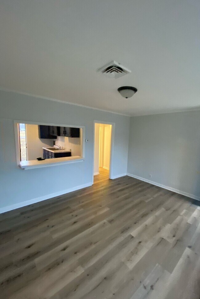 Photo - 3411 McCormick Ave