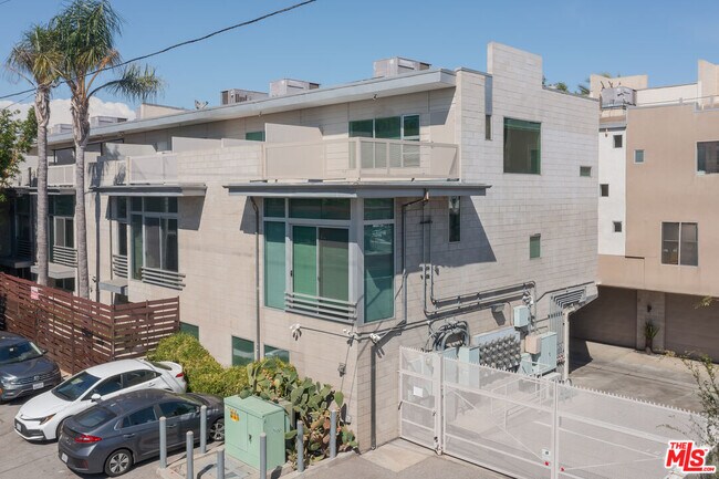 Photo - 717 Highland Ave