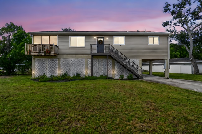 Building Photo - Elevated 3-Bed, 2-Bath, Corner-Lot Gem in ... Rental