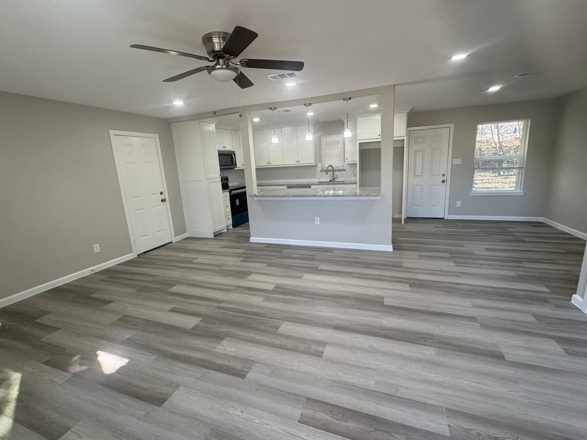 Photo - 111 Minnie Dr