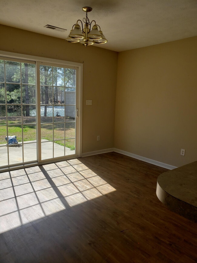 Photo - 1020 Comfrey Ln