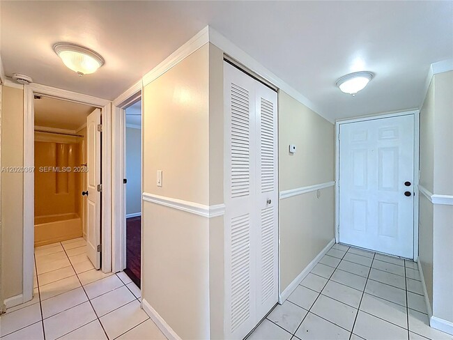 Photo - 8740 N Sherman Cir Unit 206
