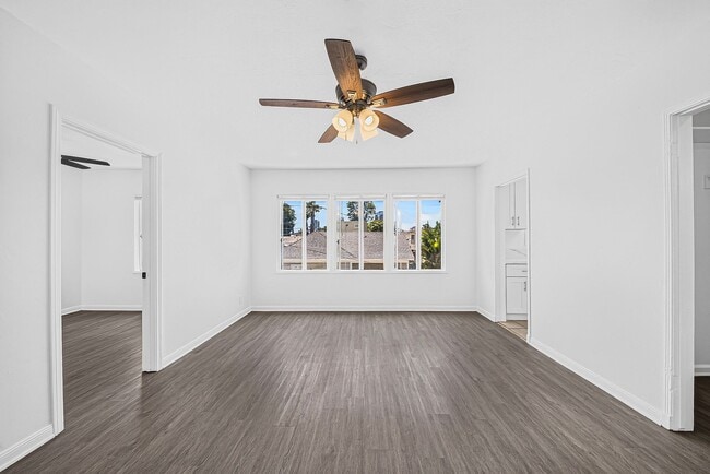 Building Photo - 530 W 9th St