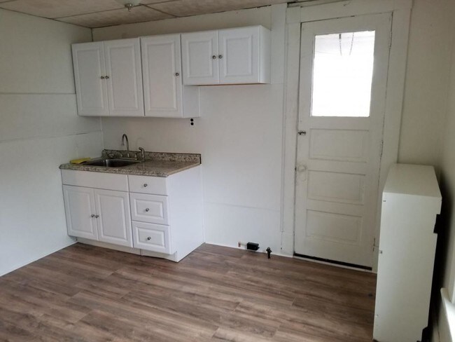 Photo - 751 Bloom St