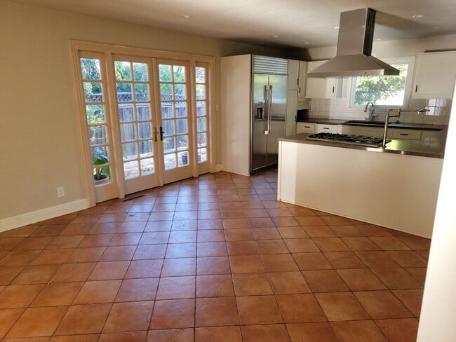 Photo - 2421 Louis Rd
