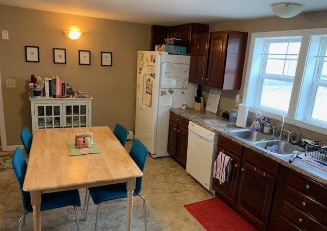 Photo - 414 Russell St