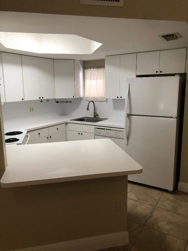 KITCHEN - 8343 Lake Dr Unit 8343 LAKE DR MIAMI 33166