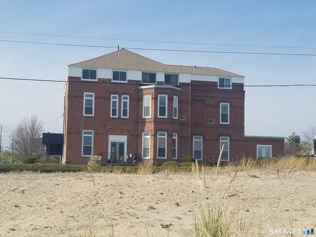 Building Photo - 1 Peck Ave Unit 11